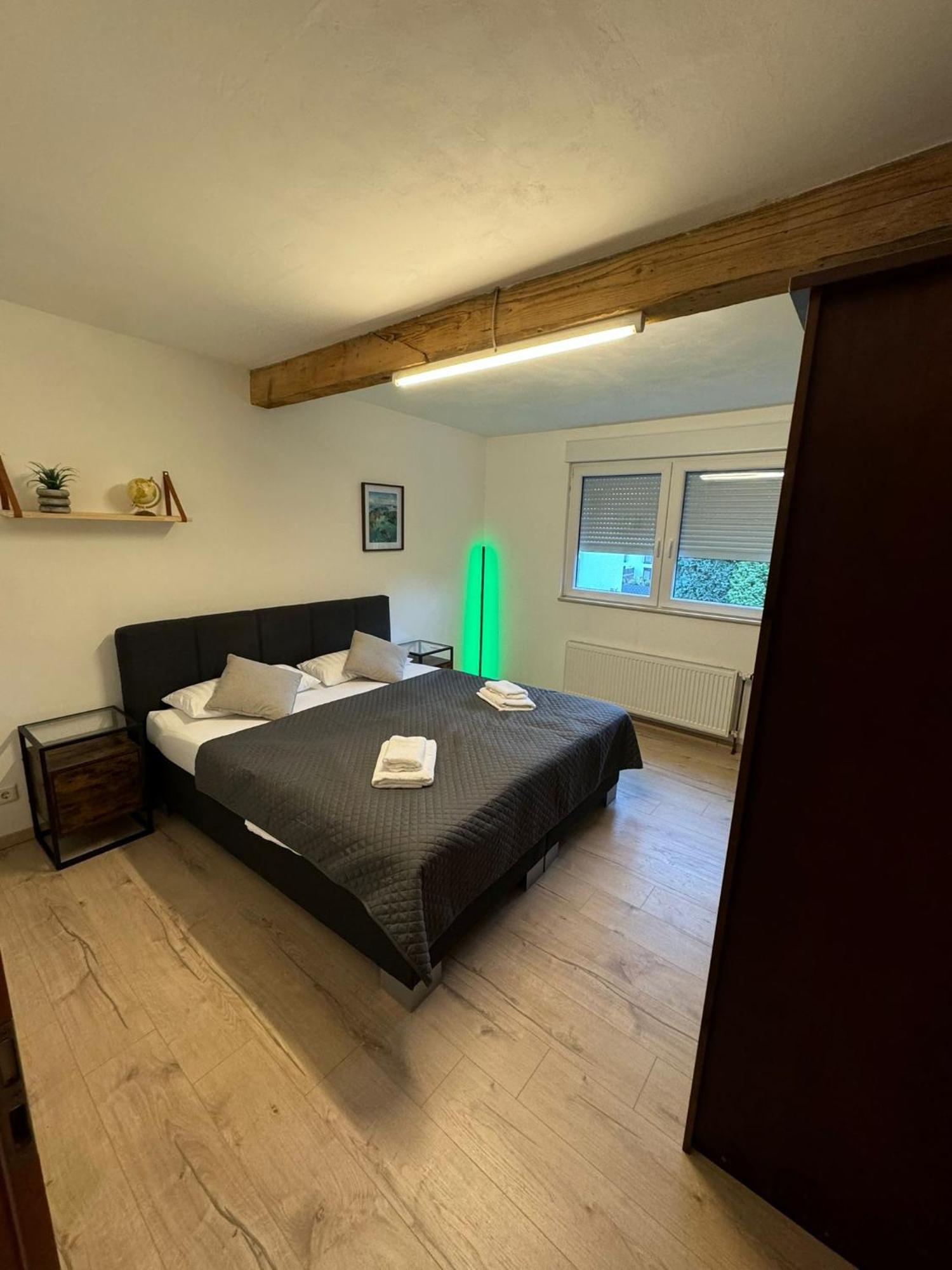 Schoene Ruhige Wohnung In Anliegerstrasse Essen Extérieur photo